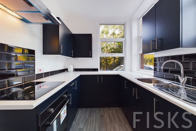 Catherine Road, Benfleet, SS7 2 bed flat for sale