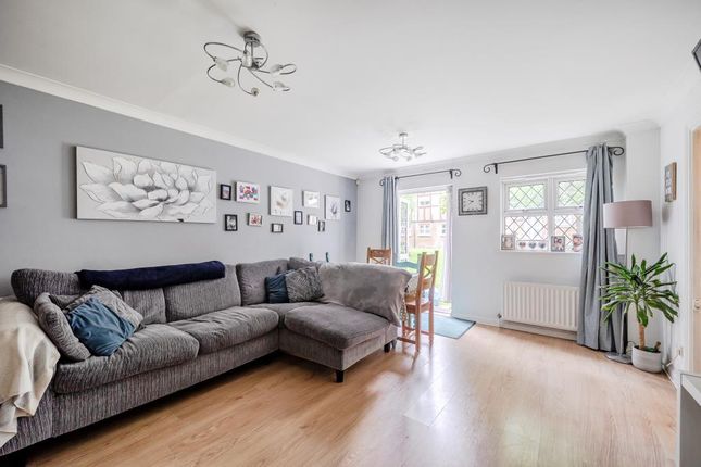 Lorne Gardens,  Woking,  Surrey,  GU21 2 bed flat for sale