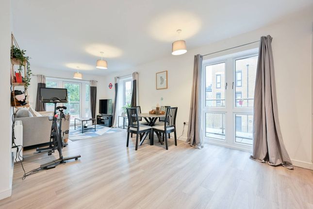 Regents House, Frogmore Road, Hemel... 2 bed flat for sale