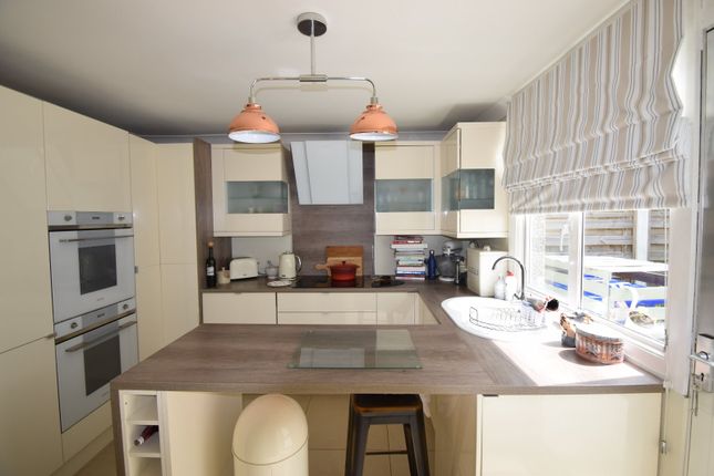 Wood Close, Windsor, Berkshire, SL4 3 bed end of terrace house for sale
