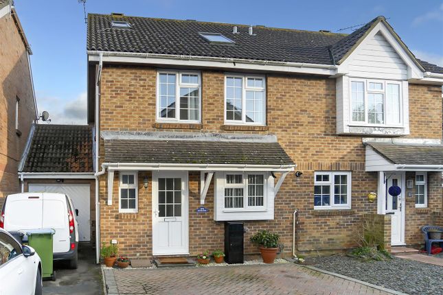 Derwent Close, Littlehampton BN17 4 bed semi
