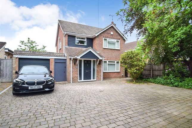 Manor Park Drive, Hampshire GU46 3 bed detached house for sale