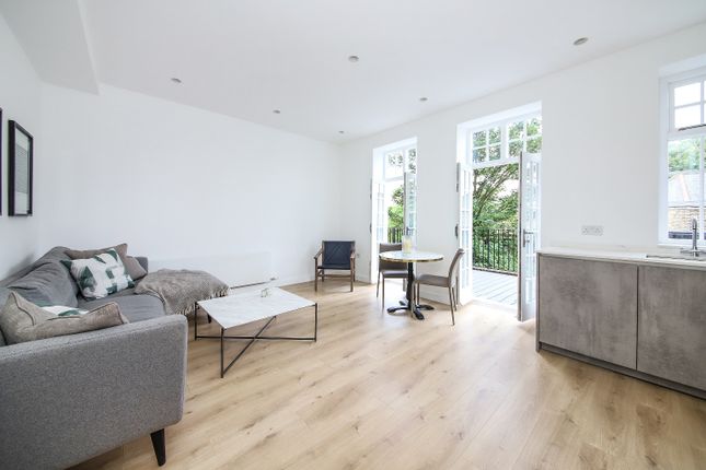 Deptford High Street, London, SE8 2 bed apartment for sale