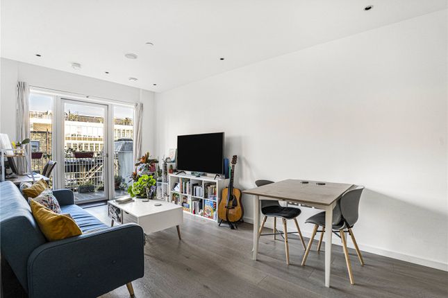 Baldwins Gardens, London, EC1N 1 bed apartment for sale