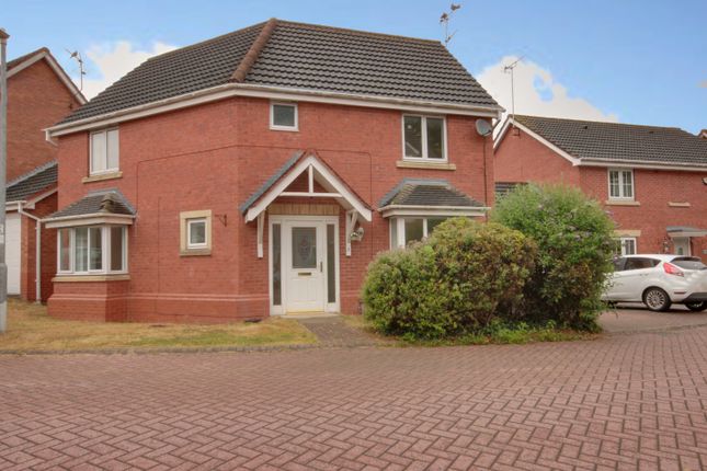 3 bed link detached house