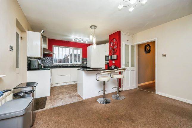 4 bed detached house