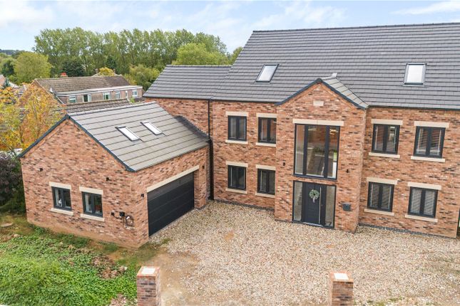 6 bedroom detached house for sale