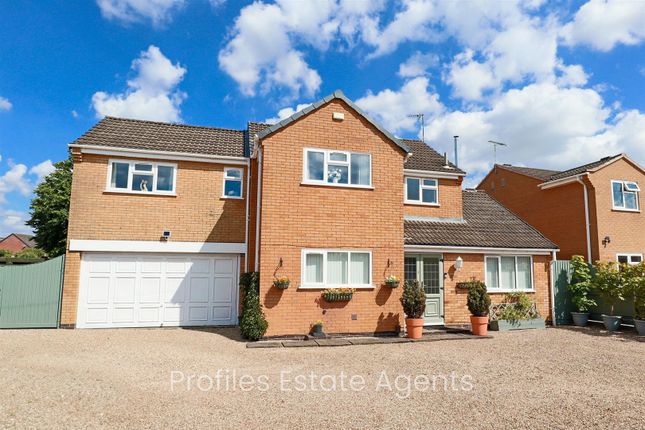 4 bed detached house