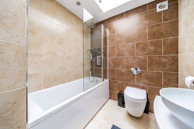 East Acton, East Acton, London, W12 2 bed detached house for sale