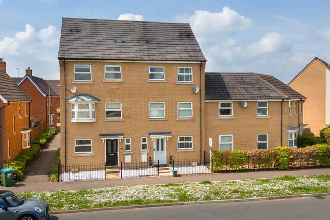 Paradise Orchard, Aylesbury HP18 4 bed townhouse for sale