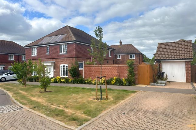 Abbott Way, Holbrook, Suffolk 3 bed semi
