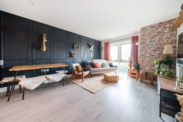 Longfield Avenue, London 2 bed apartment for sale