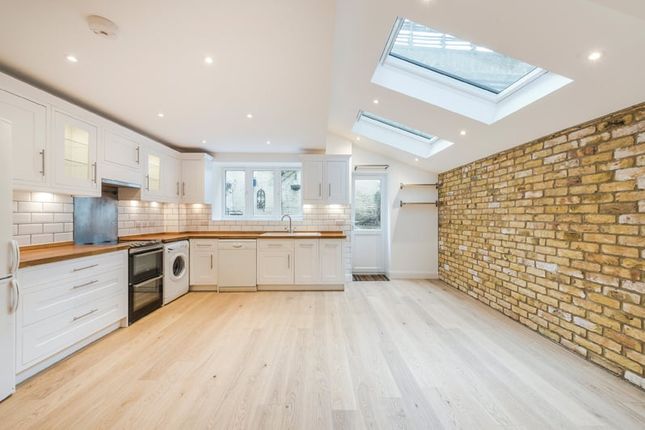Westcroft Square, Hammersmith W6 3 bed flat for sale