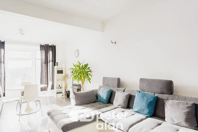 4 bedroom end of terrace house for sale