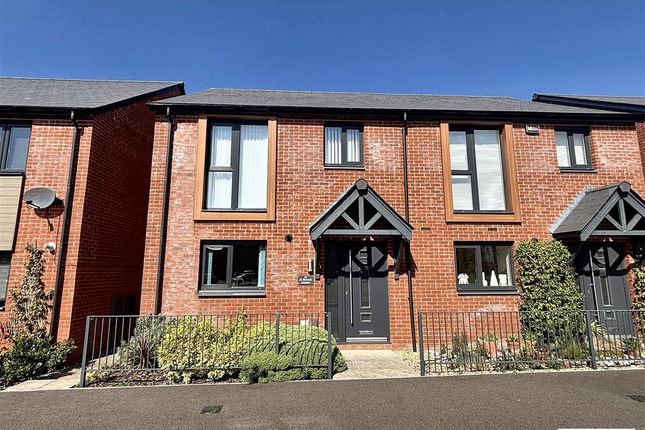 2 bedroom semi-detached house for sale