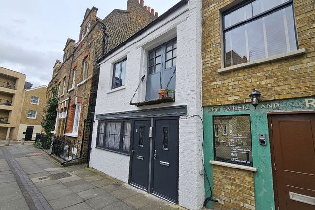 Sylvester Path, London, Hackney 2 bed apartment for sale