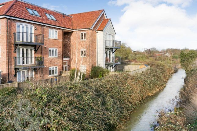 Waterside Drive, Ditchingham, Bungay 2 bed flat for sale