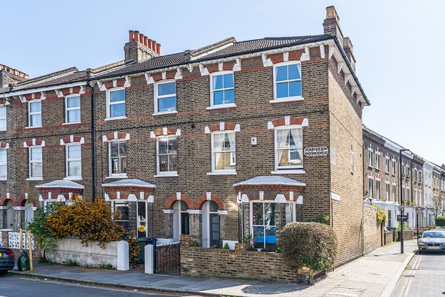 4 bedroom end of terrace house for sale