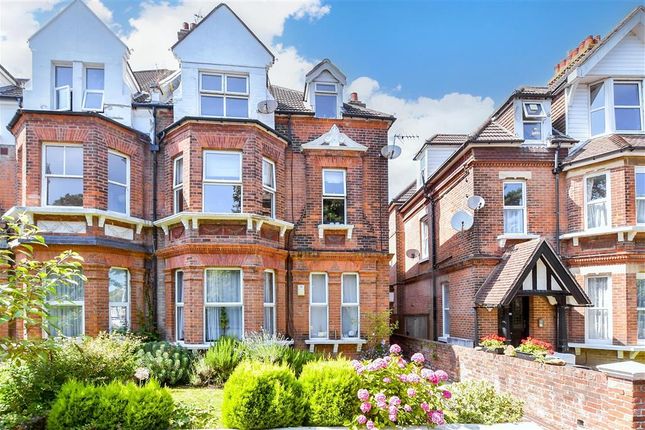 Kingsnorth Gardens, Folkestone, Kent 2 bed flat for sale