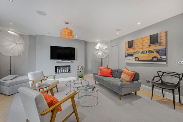 Wellington Street, London 2 bed flat for sale