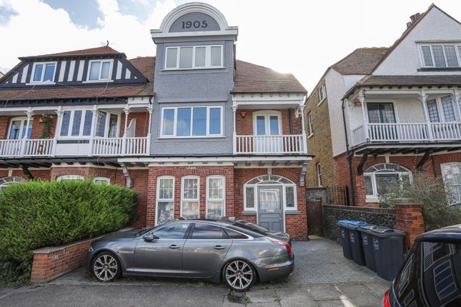 6 bed semi-detached house