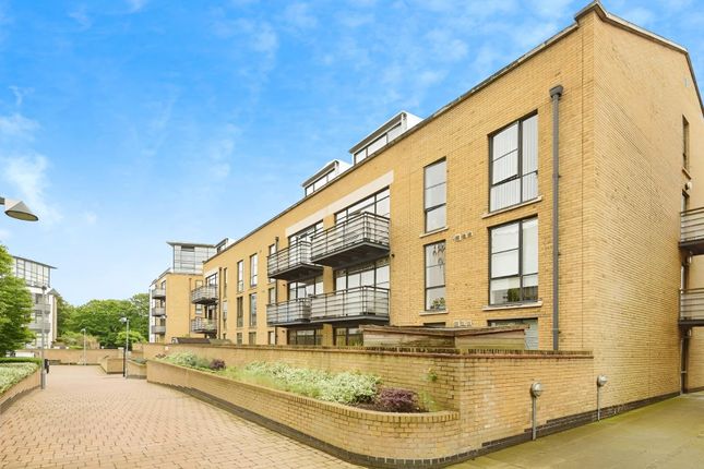 Town Meadow, Brentford, TW8 3 bed duplex for sale