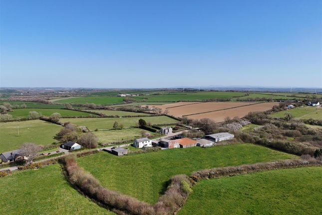 5 bed detached house