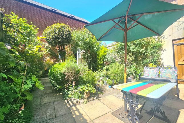 4 bedroom terraced house for sale