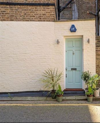 Farnell Mews, London SW5 3 bed flat for sale
