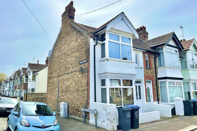 3 bed end terrace house