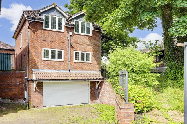 Sandy Lane, Hucknall NG15 4 bed detached house for sale