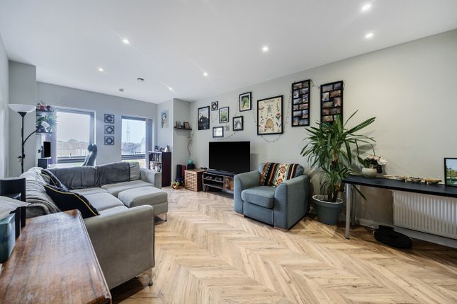 Lavender Avenue, Collier's Wood... 2 bed apartment for sale
