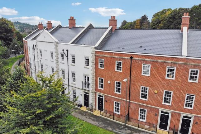 Coates Lane, High Wycombe HP13 4 bed terraced house for sale