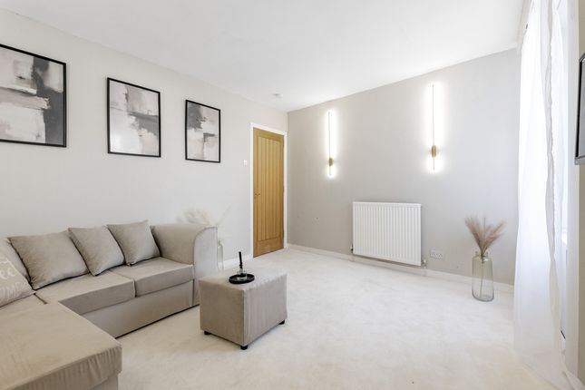New Trows Road, Lesmahagow, ML11 3 bed semi