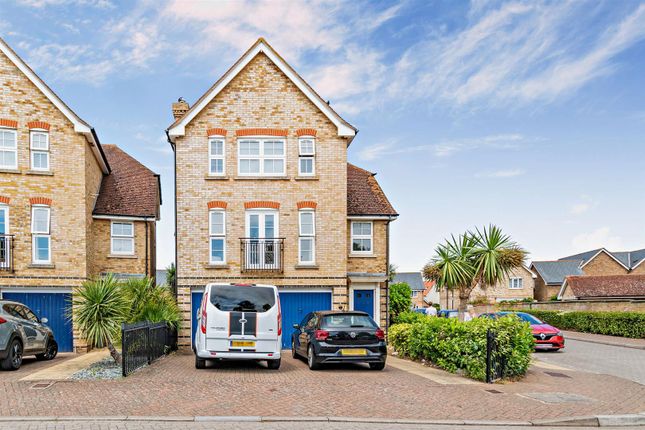 4 bed detached house