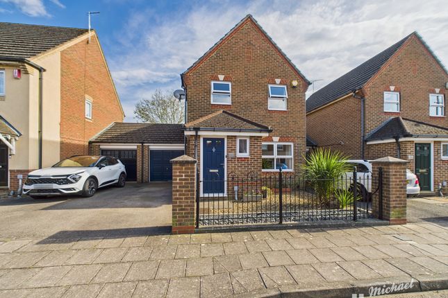 Sandhill Way, Aylesbury, Buckinghamshire 3 bed link detached house for sale