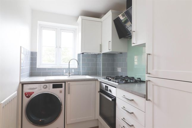 Talfourd Way, Redhill 2 bed flat for sale