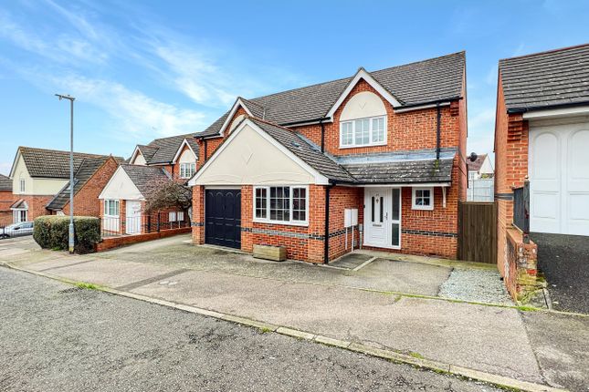 Tortoiseshell Way, Braintree, CM7 2 bed semi