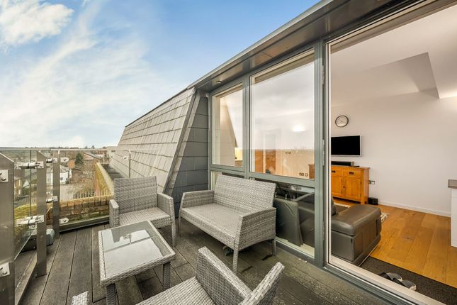 East Street, Epsom KT17 3 bed flat for sale