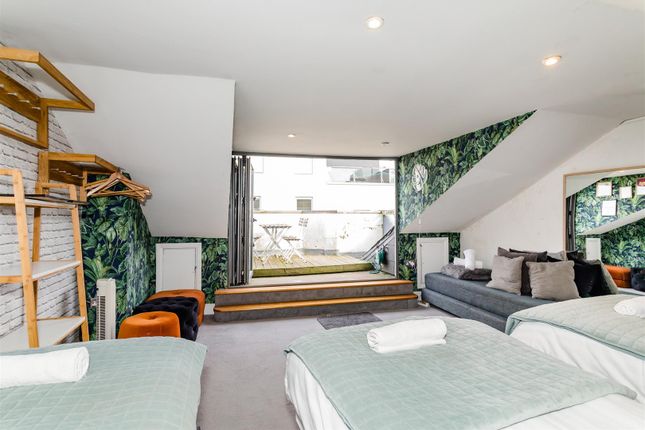 4 bed maisonette