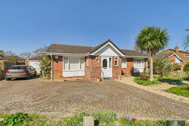 Bracken Close, Crawley RH10 3 bed detached bungalow for sale