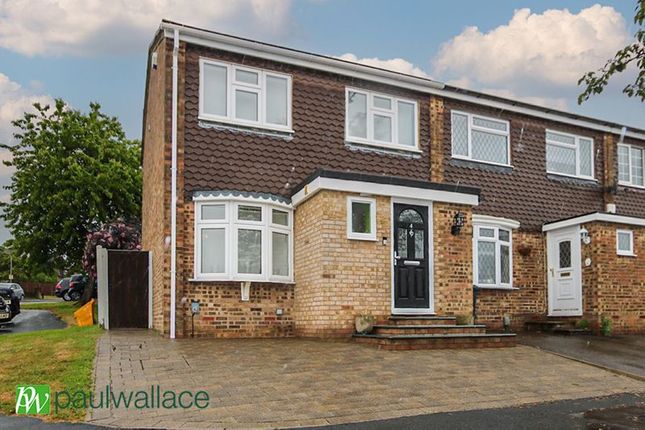 Fleming Close, West Cheshunt 3 bed end of terrace house for sale