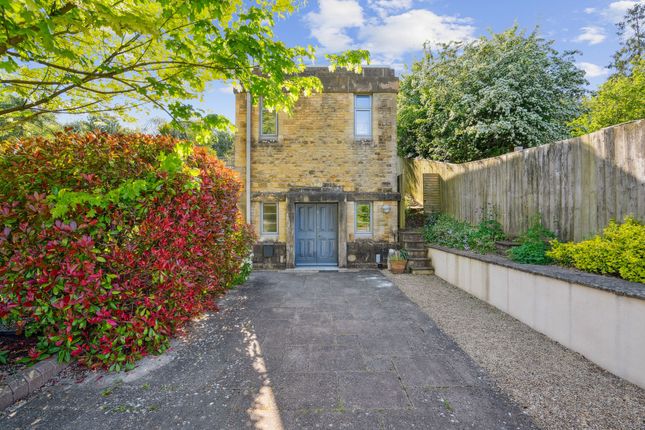 2 bed detached house
