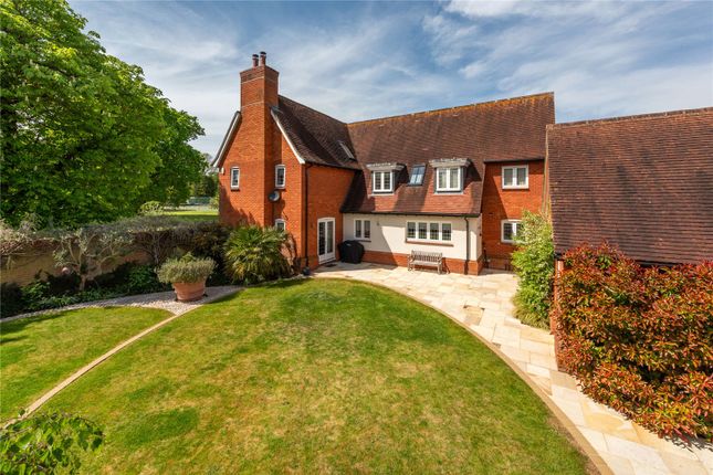 Oakley Gardens, Betchworth, Surrey, RH3 4 bed detached house for sale