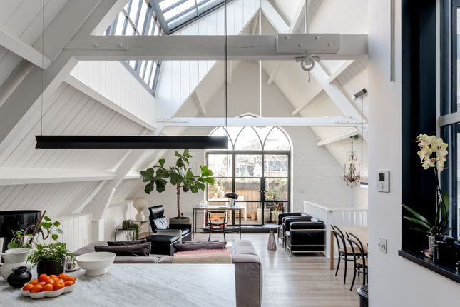 Leswin Road, London N16 3 bed end of terrace house for sale