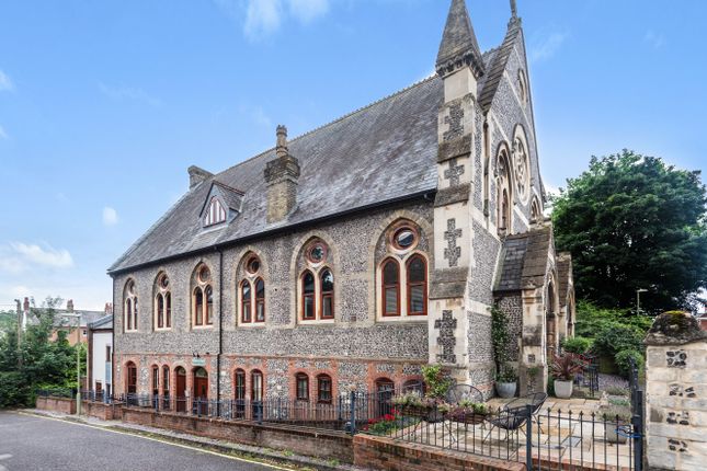 Sutton Gardens, Winchester... 2 bed flat for sale