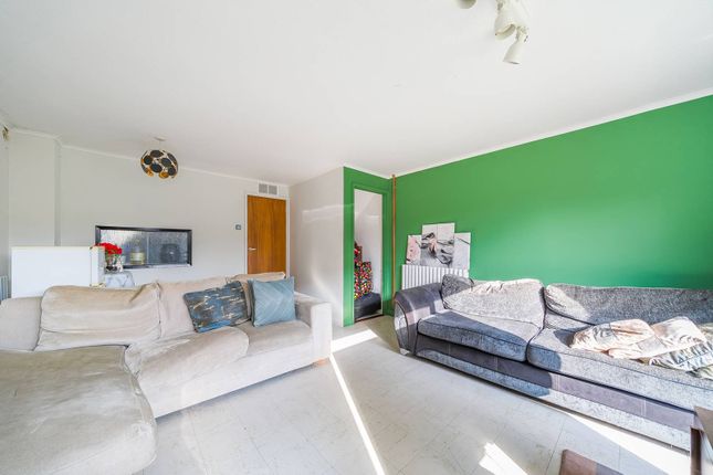 Silversmiths Way, Woking, GU21 3 bed terraced house for sale