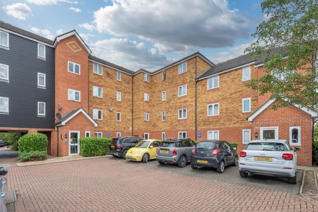 Dunlop Close, Dartford 2 bed apartment for sale