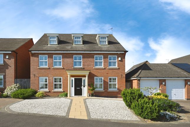 5 bedroom detached house for sale
