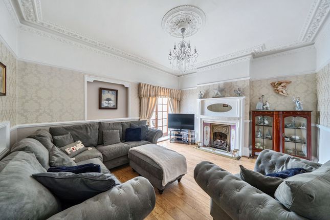 5 bedroom semi-detached house for sale
